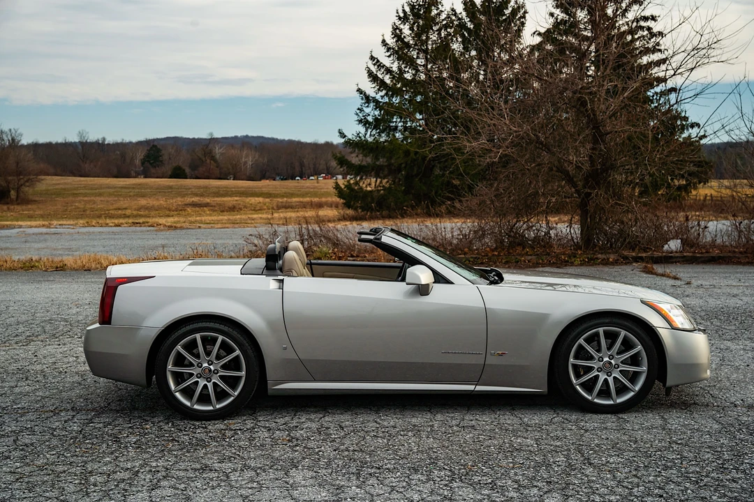 2006 Cadillac XLR-V - Image 7 of 31