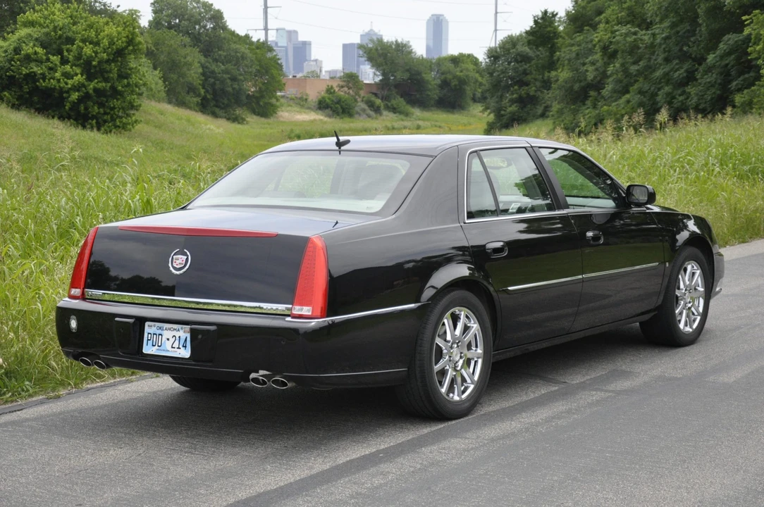2007 Cadillac DTS - Image 12 of 31