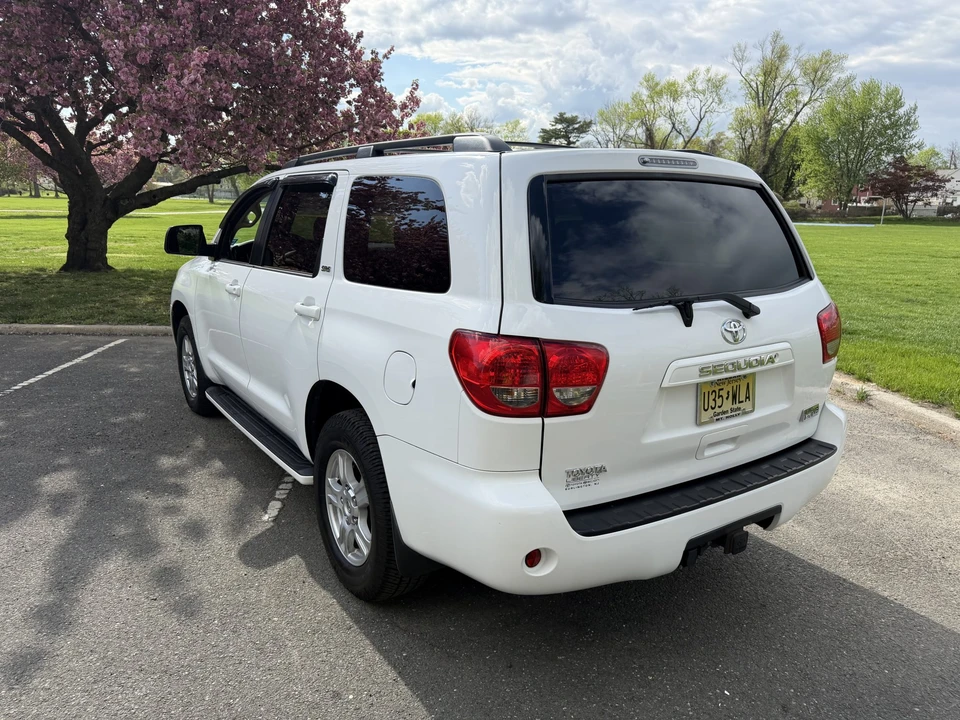 2008 Toyota Sequoia 2nd Gen - Image 8 of 31