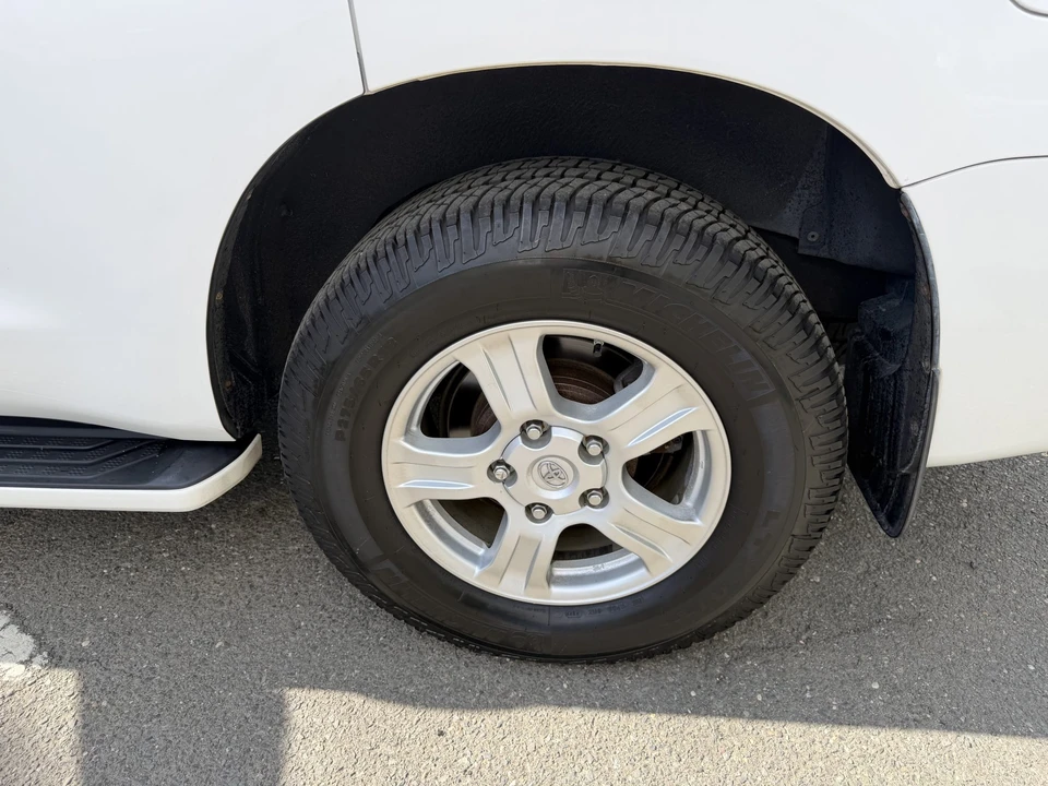 2008 Toyota Sequoia 2nd Gen - Image 28 of 31