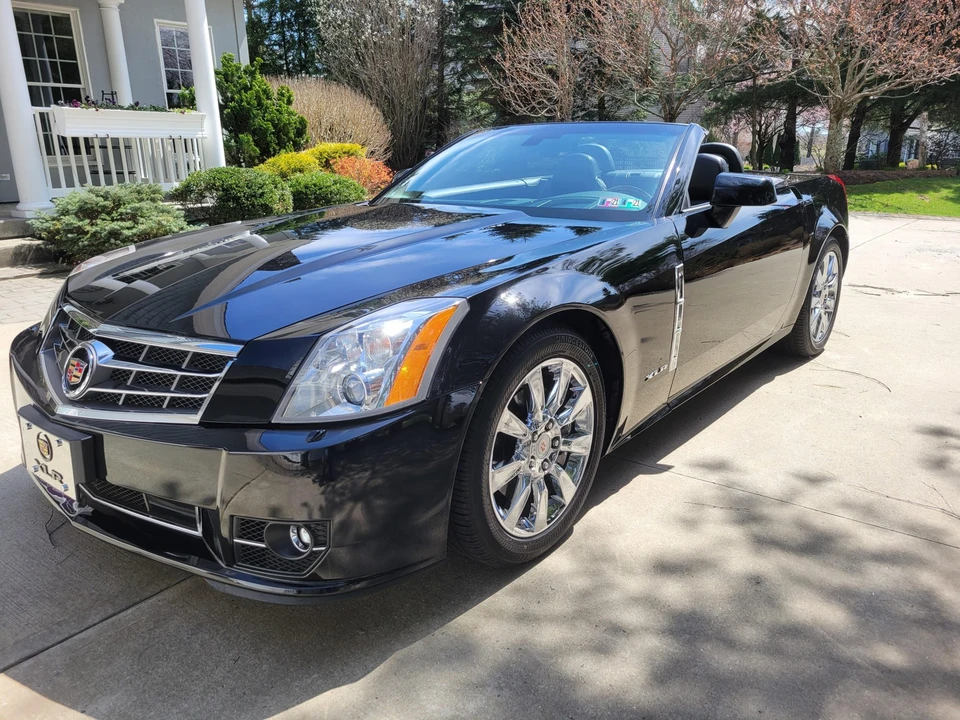 2009 Cadillac XLR - Image 4 of 31