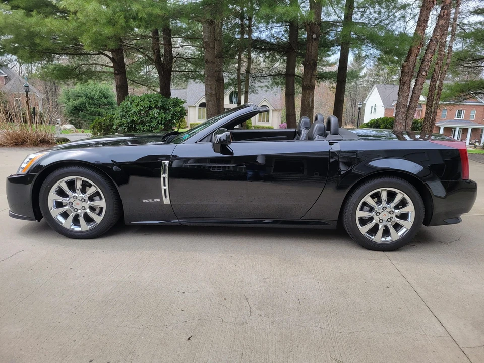 2009 Cadillac XLR - Image 25 of 31
