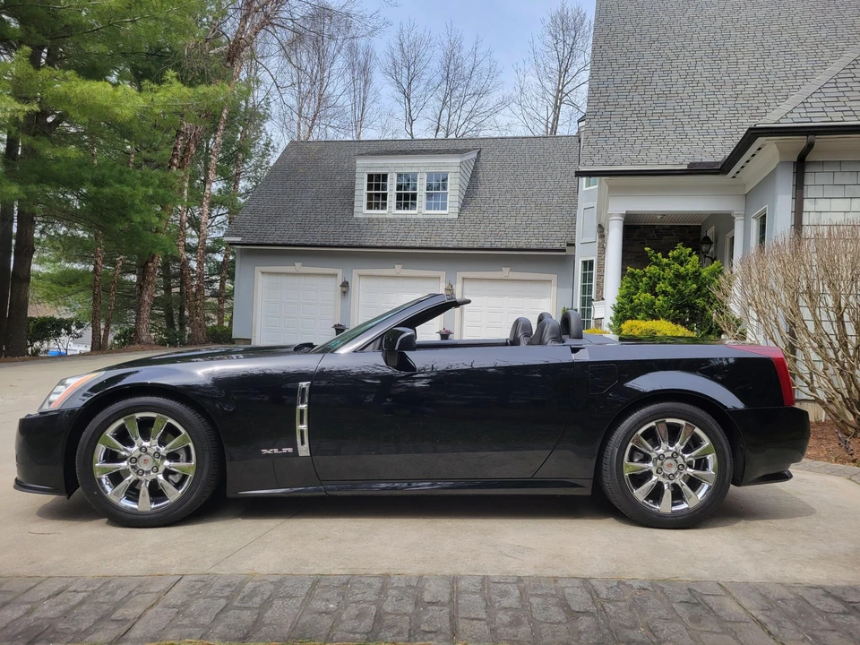 2009 Cadillac XLR - Image 23 of 31