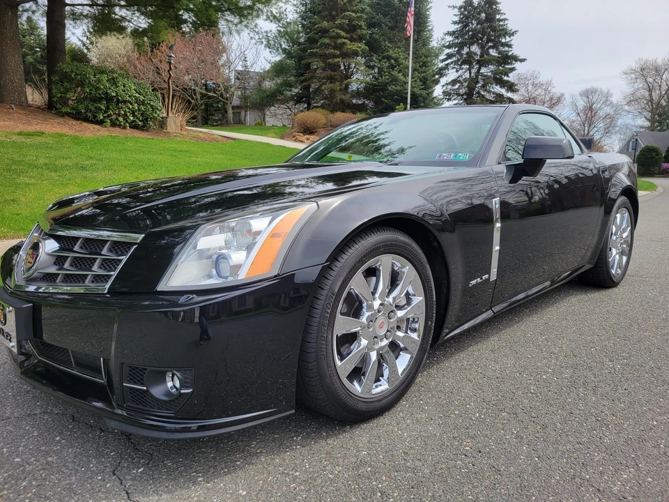 2009 Cadillac XLR - Image 2 of 31