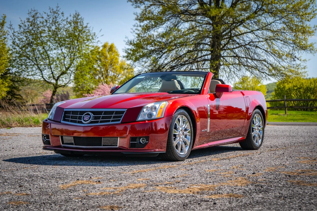 2009 Cadillac XLR - Image 2 of 31