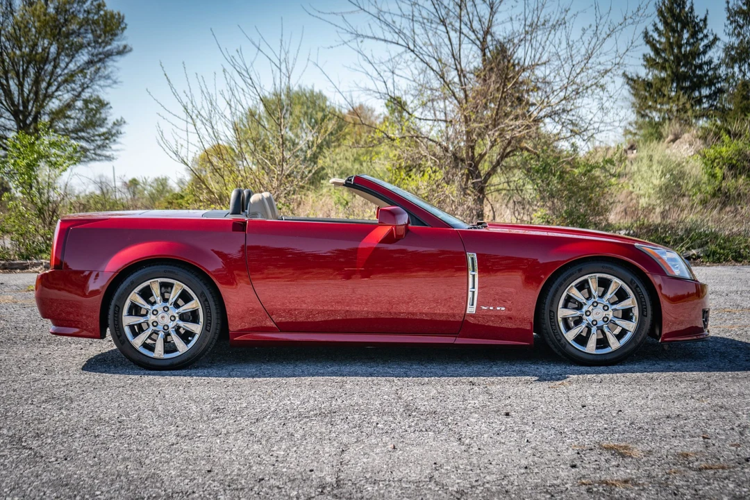 2009 Cadillac XLR - Image 14 of 31
