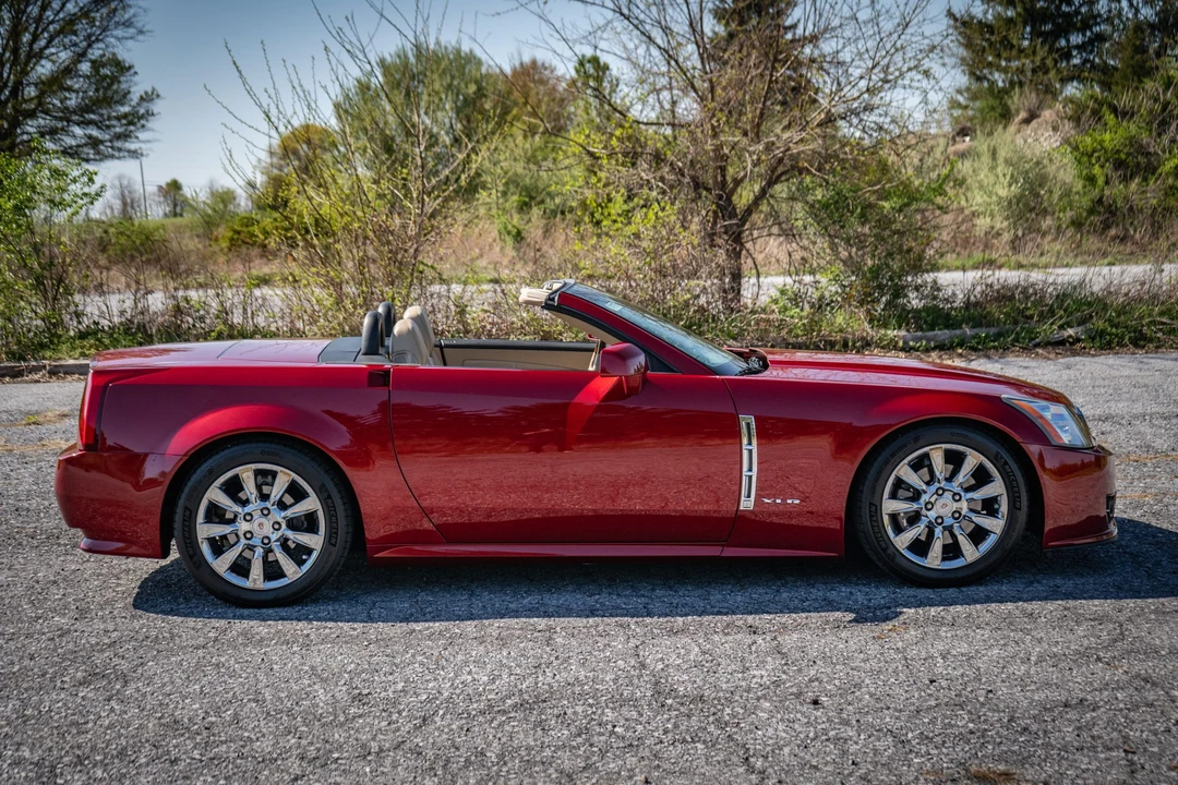 2009 Cadillac XLR - Image 15 of 31