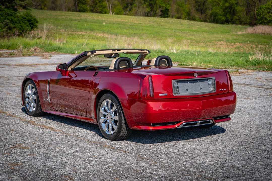 2009 Cadillac XLR - Image 7 of 31