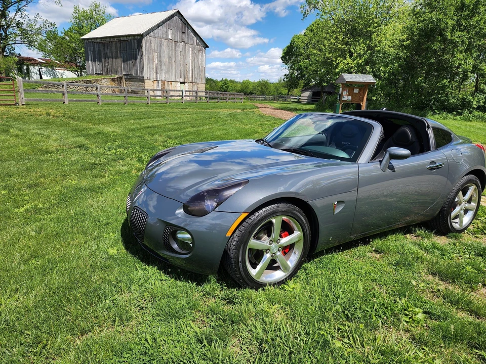 2009 Pontiac Solstice GXP - Image 2 of 31