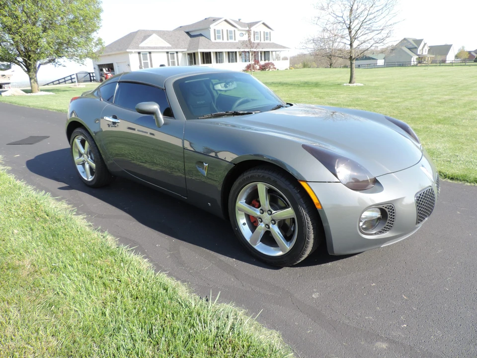 2009 Pontiac Solstice GXP - Image 2 of 31