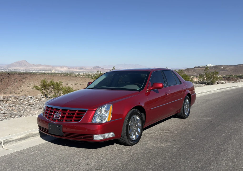 2010 Cadillac DTS - Image 2 of 31