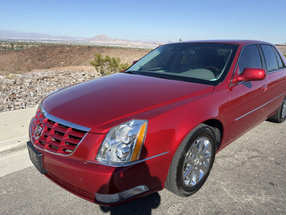2010 Cadillac DTS - Image 13 of 31