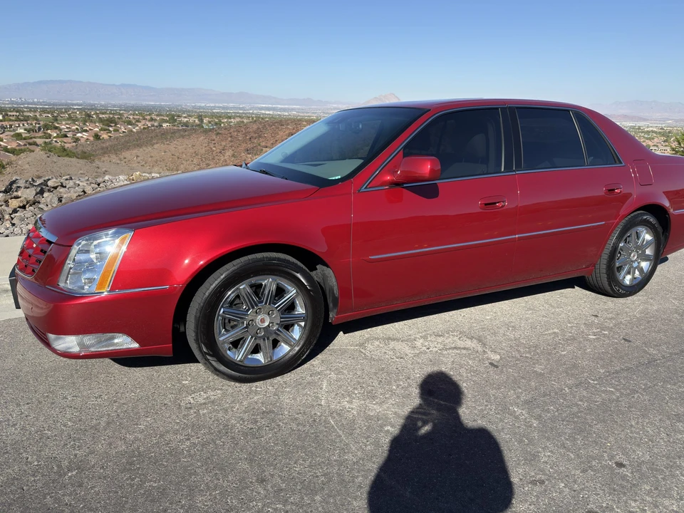 2010 Cadillac DTS - Image 11 of 31