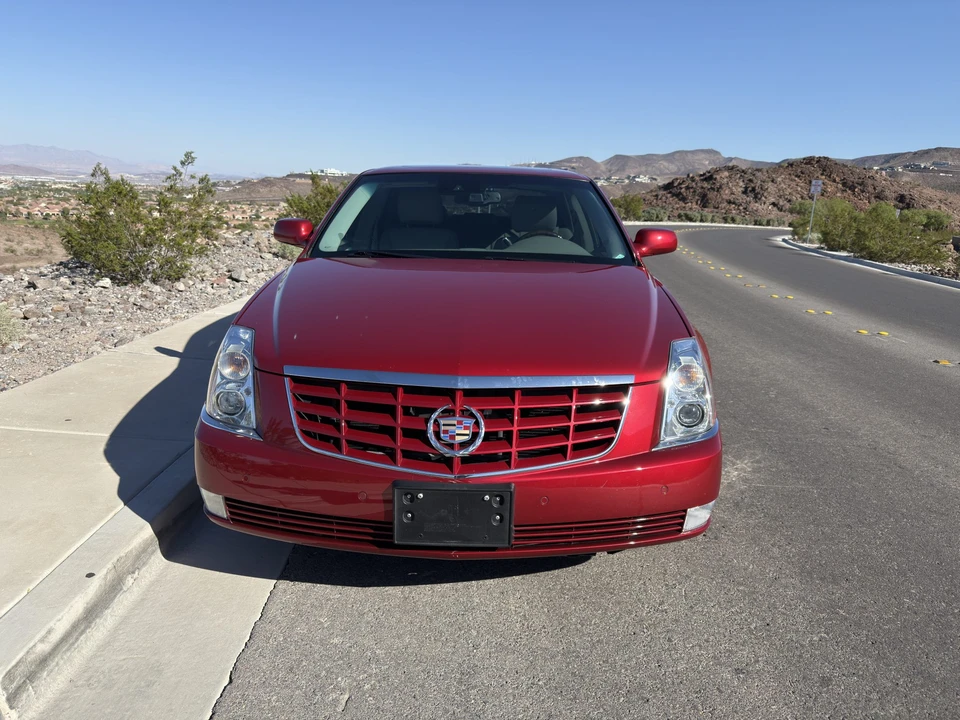 2010 Cadillac DTS - Image 5 of 31