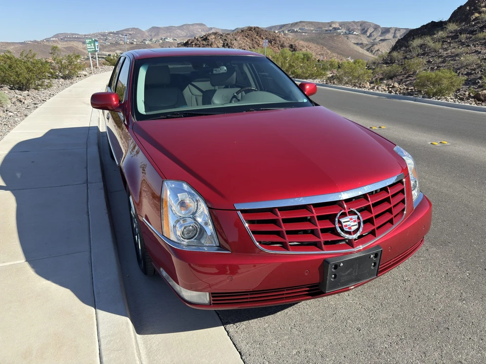 2010 Cadillac DTS - Image 6 of 31