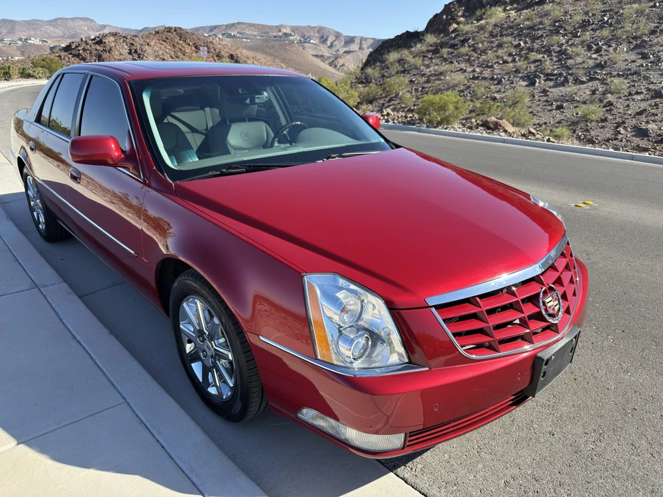 2010 Cadillac DTS - Image 7 of 31