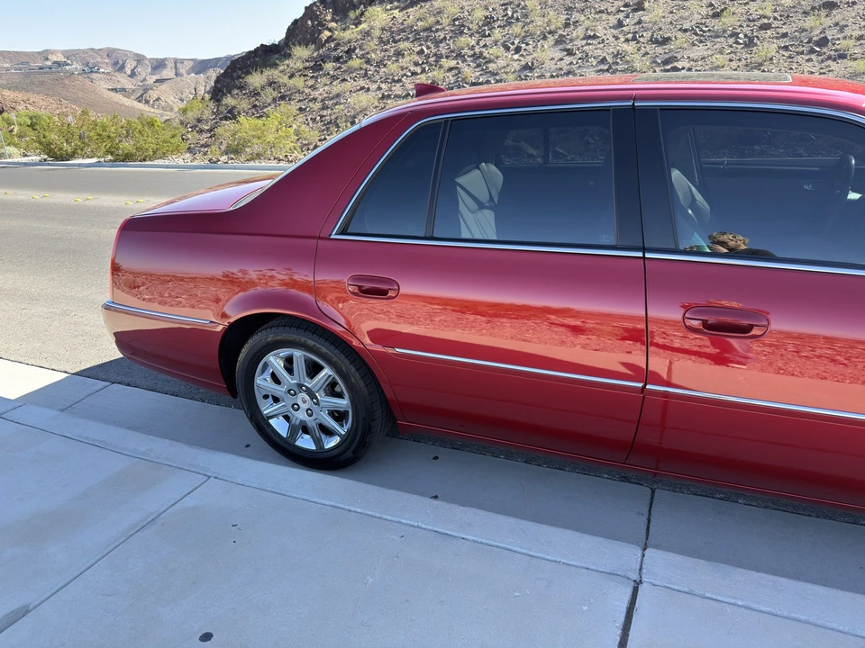 2010 Cadillac DTS - Image 20 of 31
