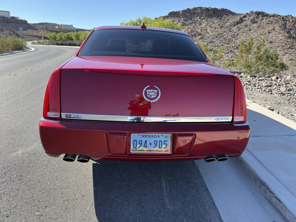 2010 Cadillac DTS - Image 9 of 31