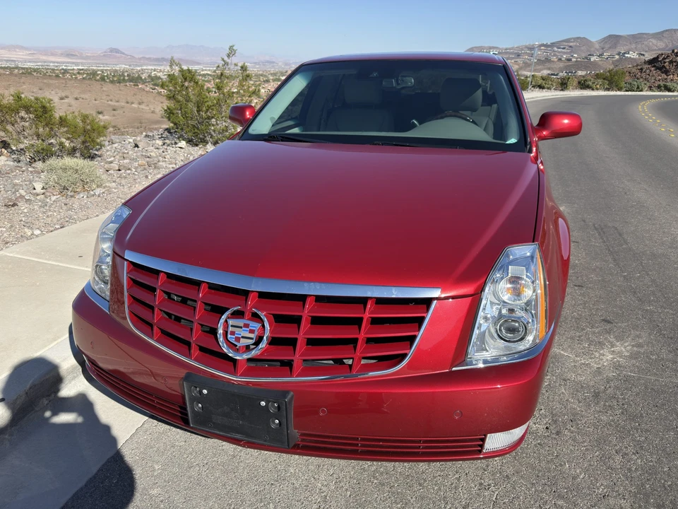 2010 Cadillac DTS - Image 4 of 31