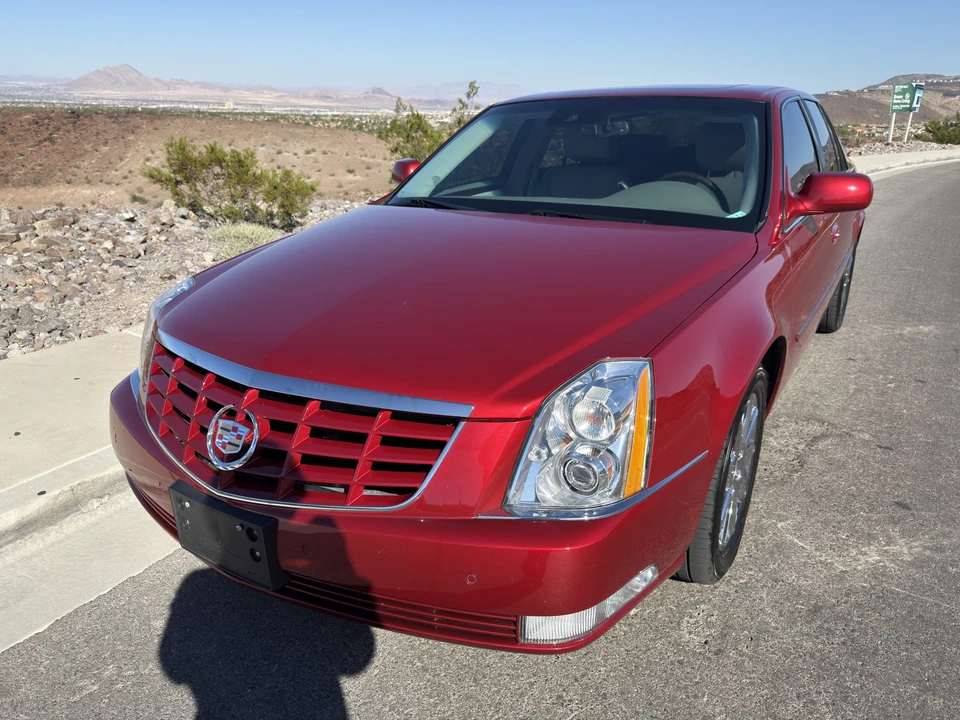 2010 Cadillac DTS - Image 3 of 31