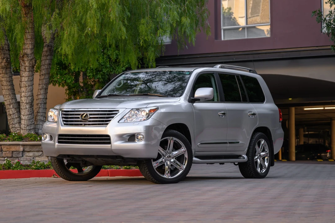 2010 Lexus LX 3rd Gen - Image 5 of 31