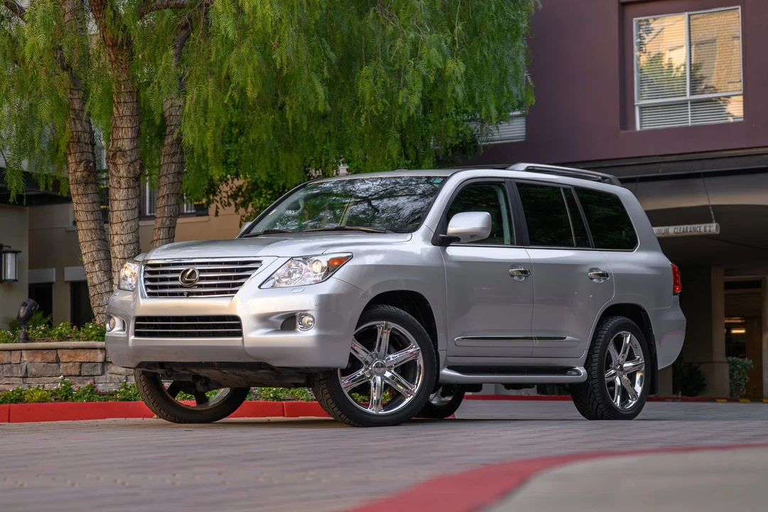 2010 Lexus LX 3rd Gen - Image 3 of 31