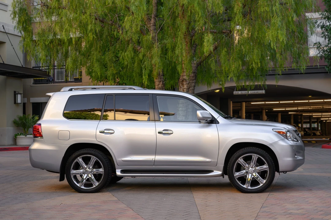 2010 Lexus LX 3rd Gen - Image 12 of 31
