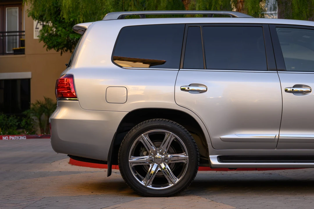 2010 Lexus LX 3rd Gen - Image 26 of 31
