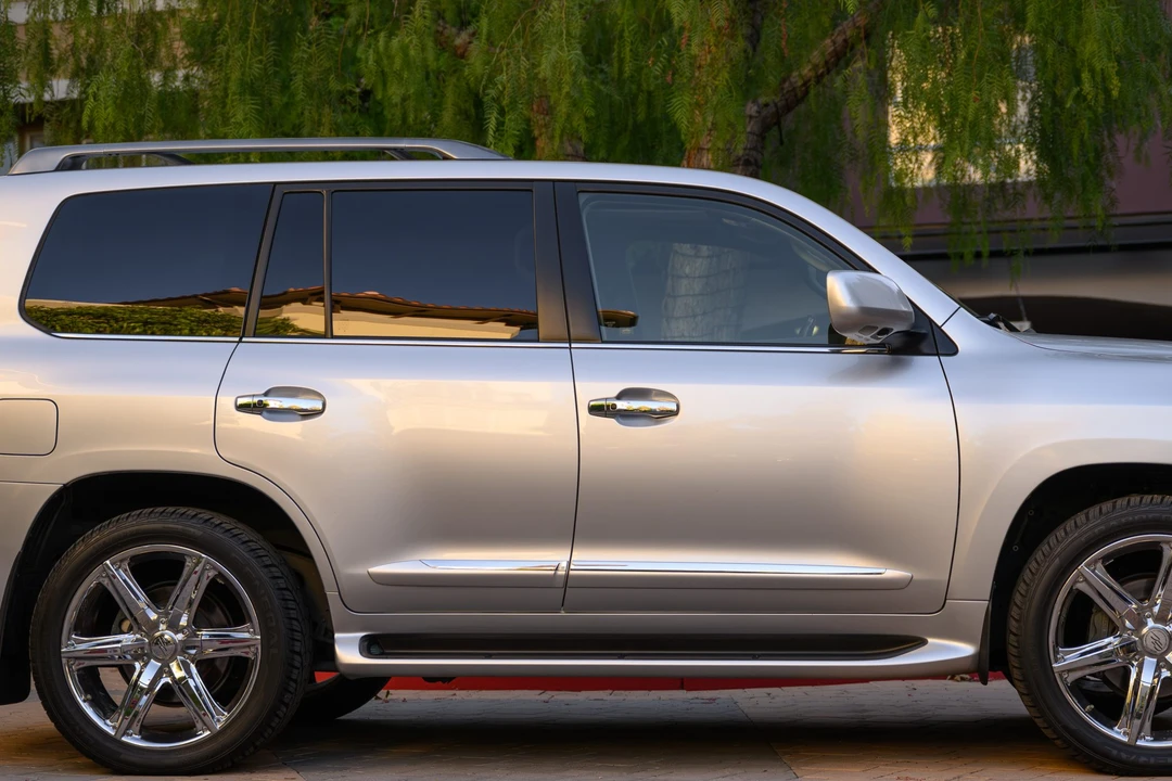 2010 Lexus LX 3rd Gen - Image 25 of 31