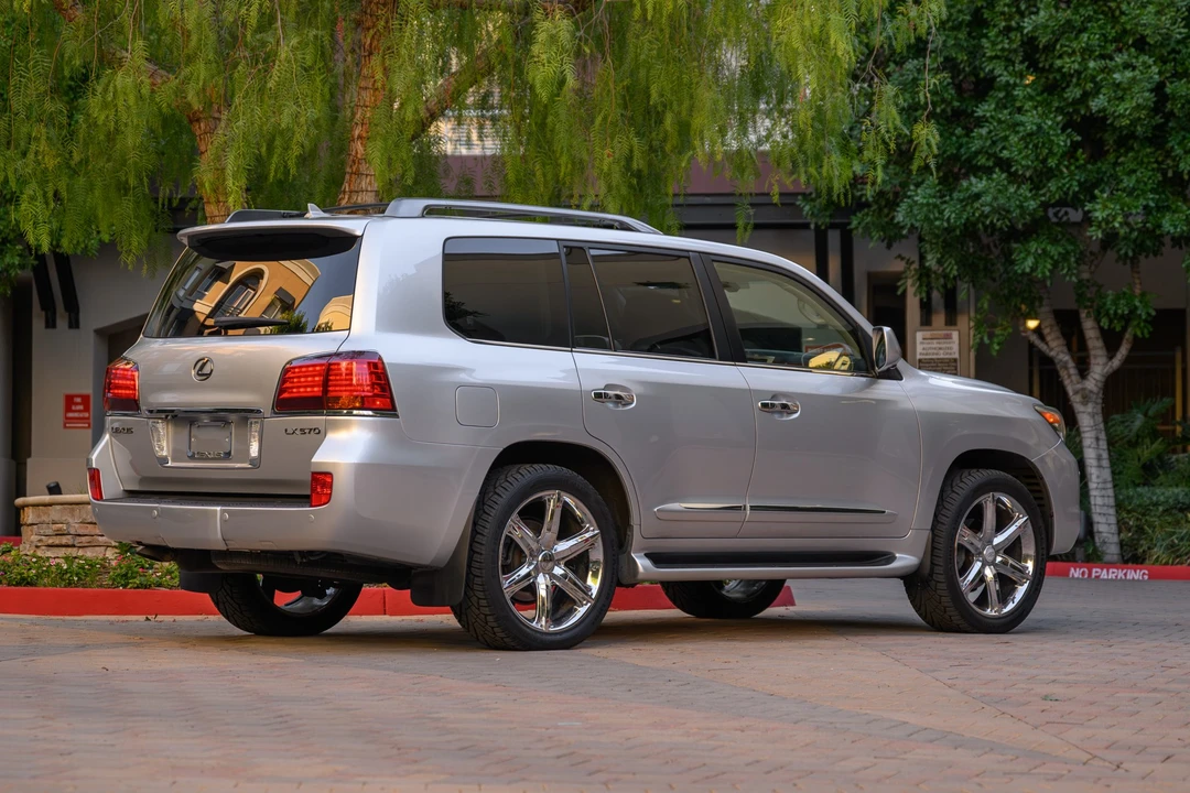 2010 Lexus LX 3rd Gen - Image 13 of 31
