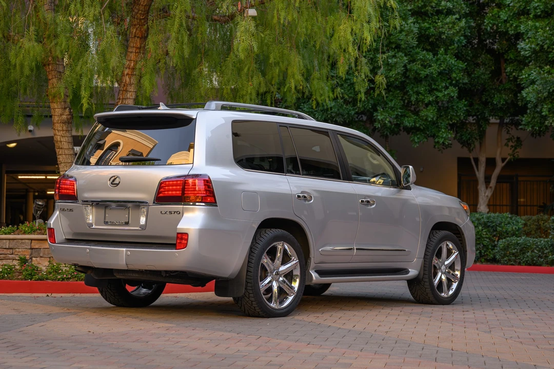 2010 Lexus LX 3rd Gen - Image 14 of 31
