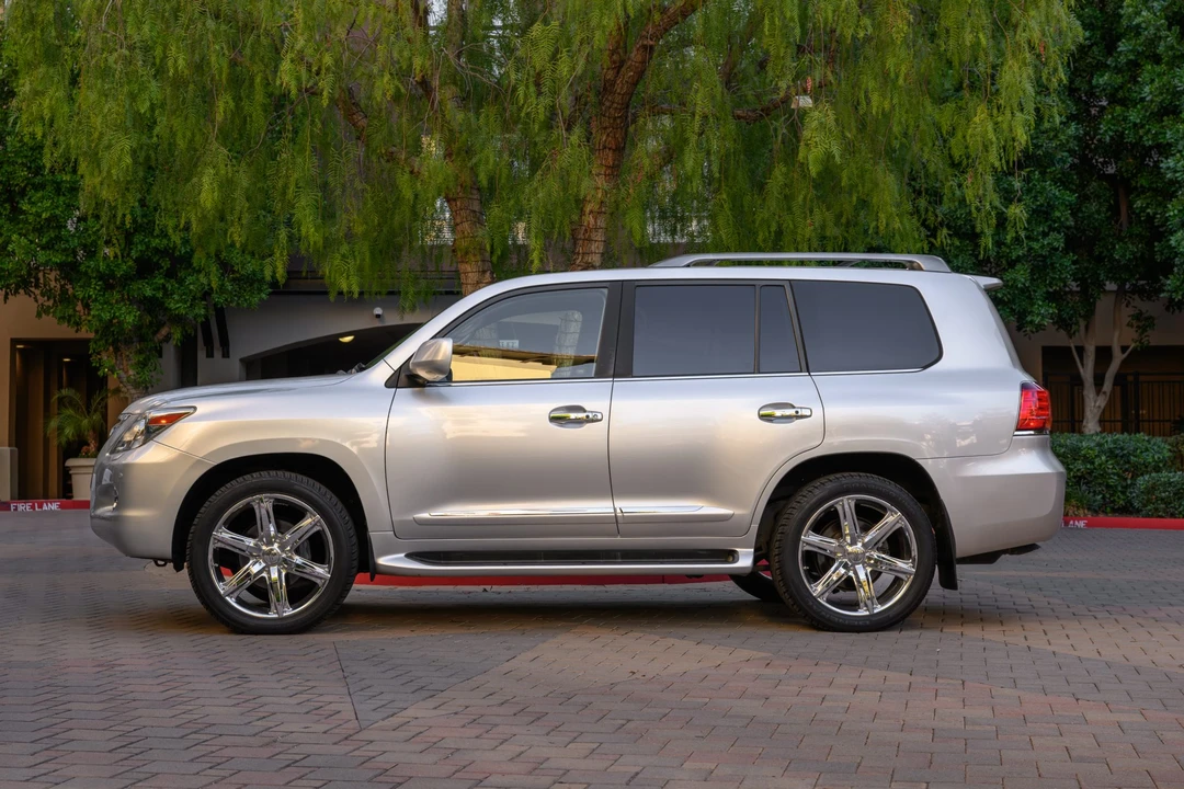 2010 Lexus LX 3rd Gen - Image 20 of 31
