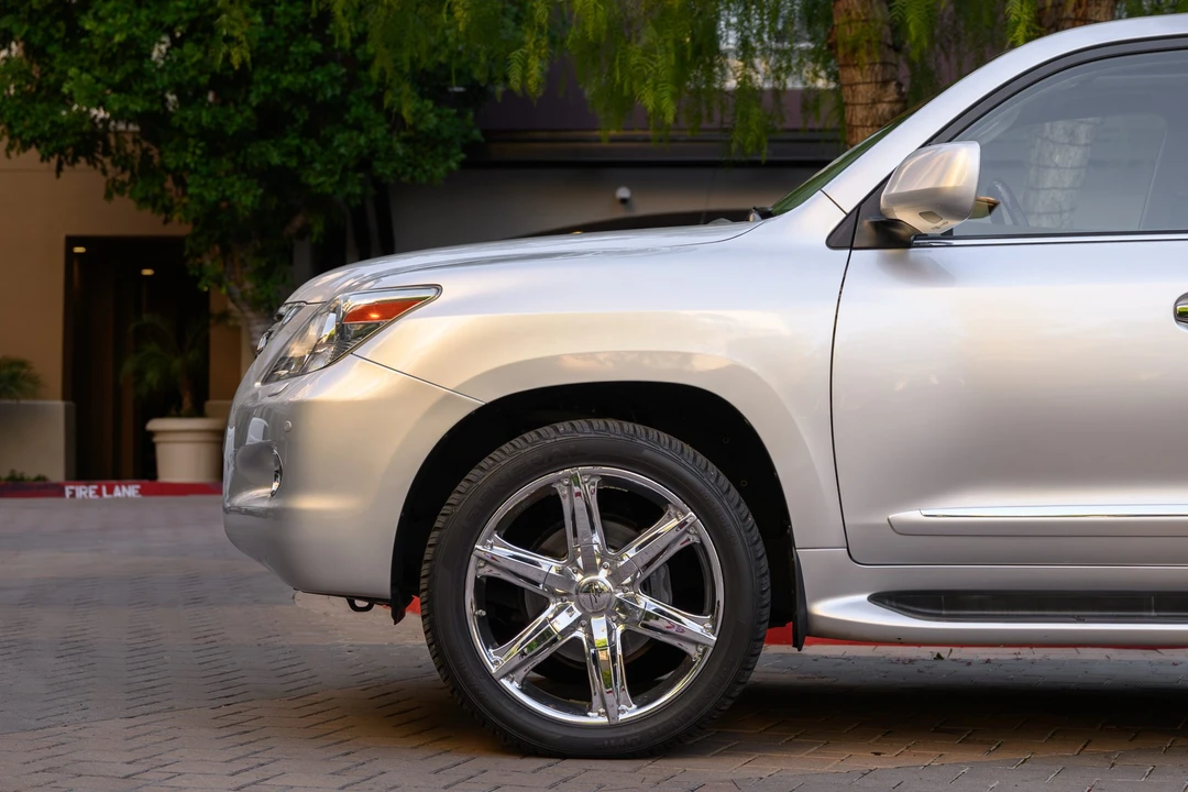 2010 Lexus LX 3rd Gen - Image 21 of 31