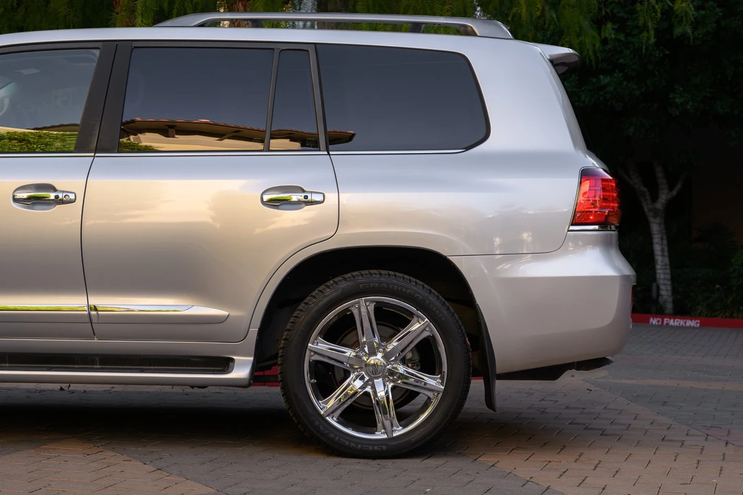 2010 Lexus LX 3rd Gen - Image 30 of 31