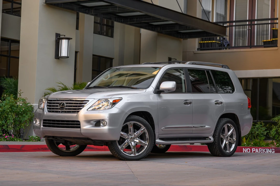 2010 Lexus LX 3rd Gen - Image 2 of 31