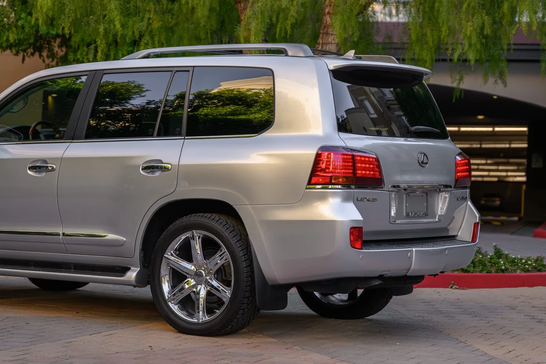 2010 Lexus LX 3rd Gen - Image 29 of 31