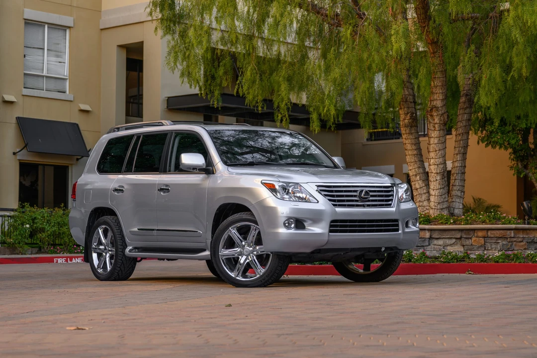 2010 Lexus LX 3rd Gen - Image 8 of 31