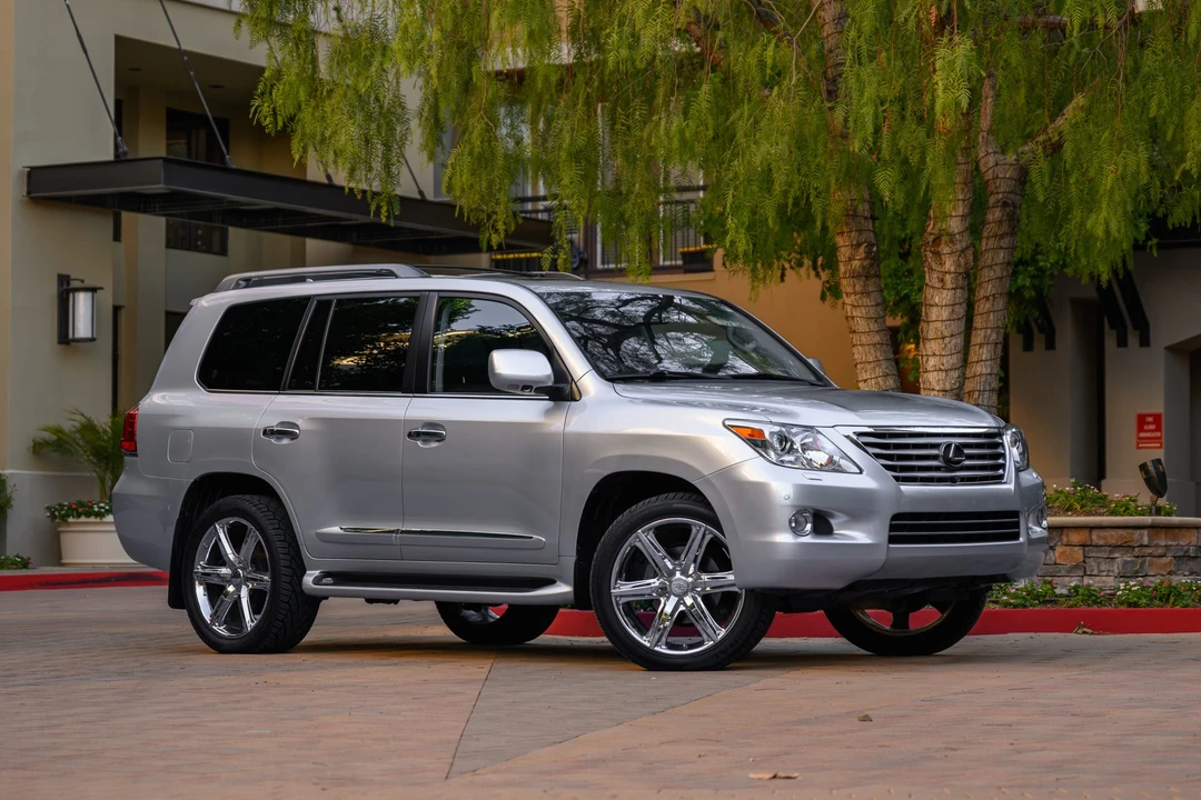 2010 Lexus LX 3rd Gen - Image 10 of 31