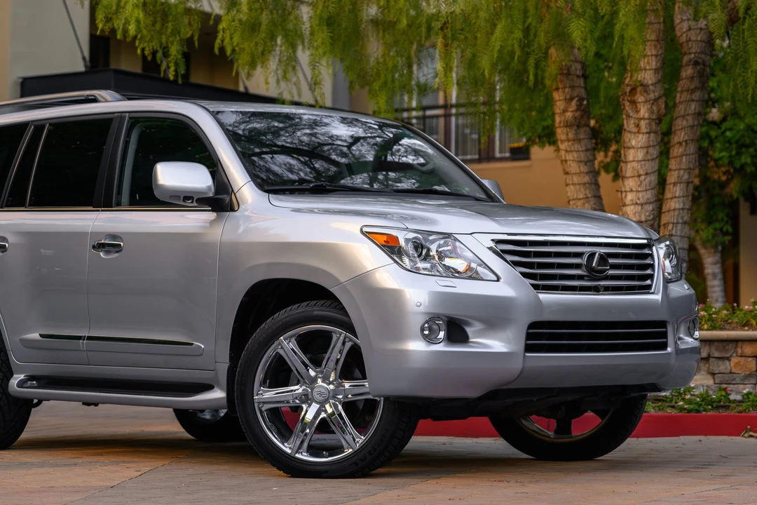 2010 Lexus LX 3rd Gen - Image 23 of 31
