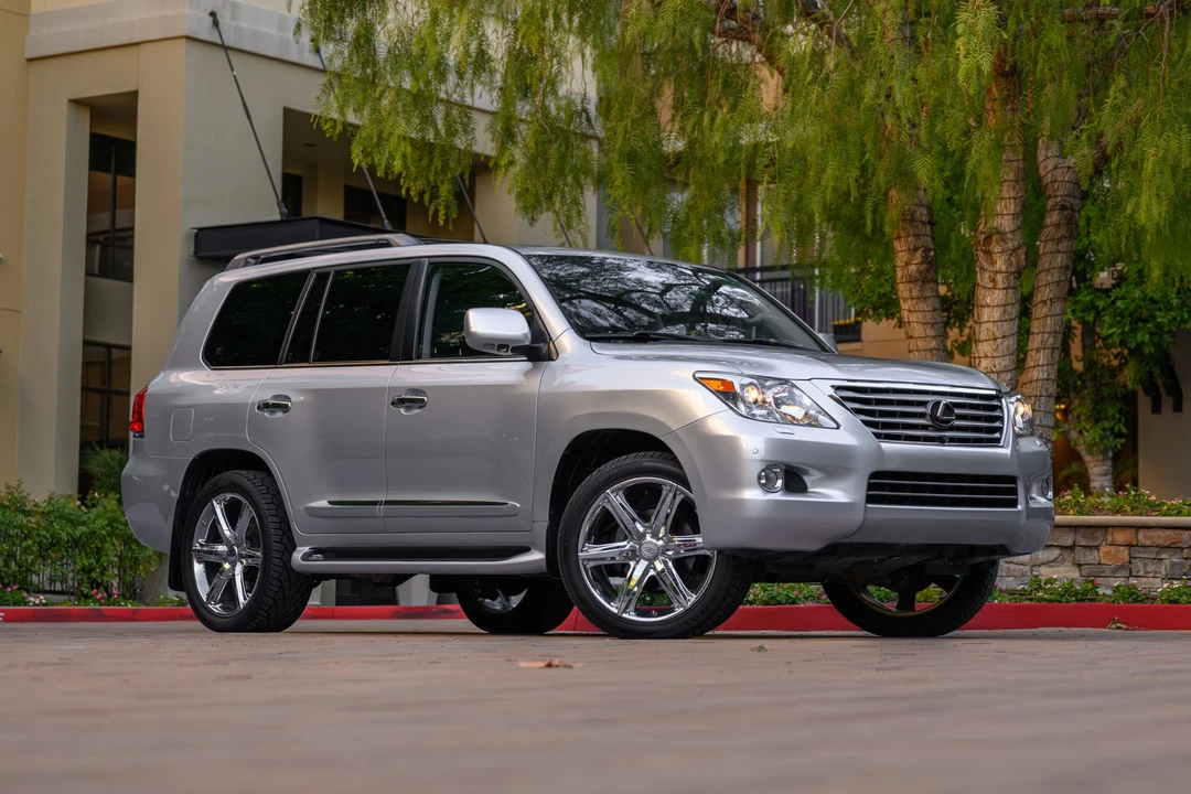 2010 Lexus LX 3rd Gen - Image 9 of 31