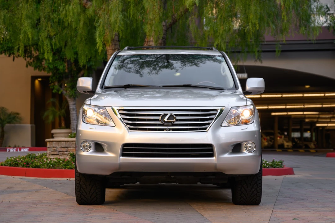 2010 Lexus LX 3rd Gen - Image 7 of 31