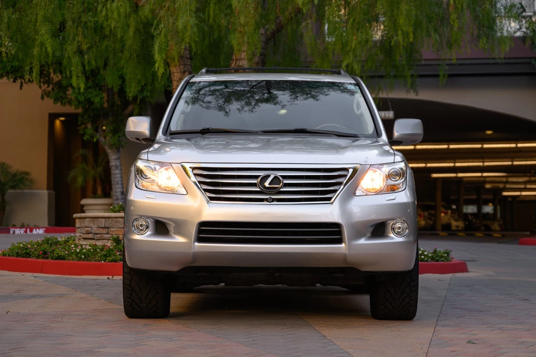 2010 Lexus LX 3rd Gen - Image 6 of 31