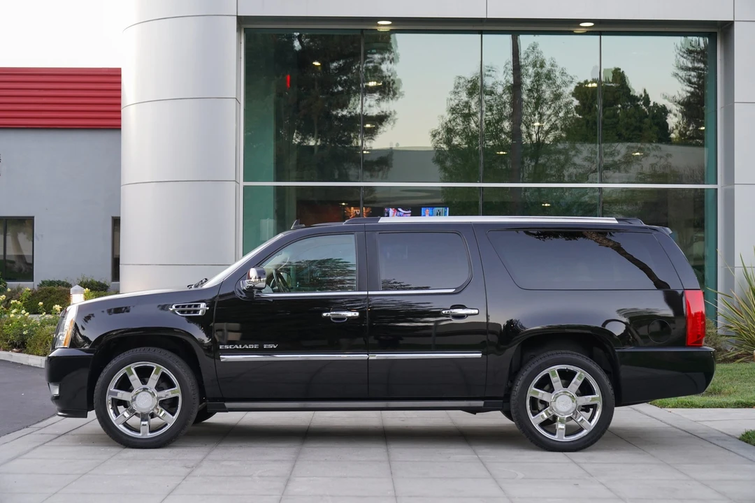 2011 Cadillac Escalade & EXT 3rd Gen - Image 2 of 31