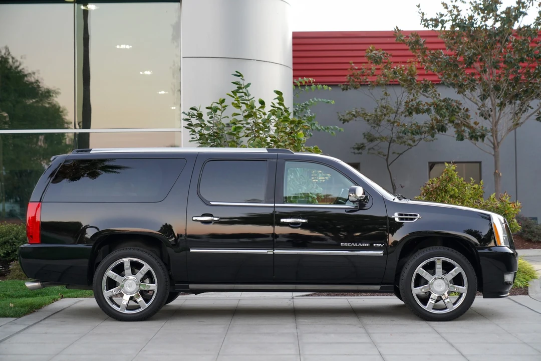 2011 Cadillac Escalade & EXT 3rd Gen - Image 12 of 31