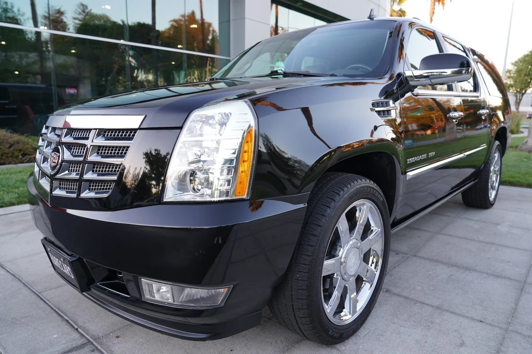 2011 Cadillac Escalade & EXT 3rd Gen - Image 4 of 31