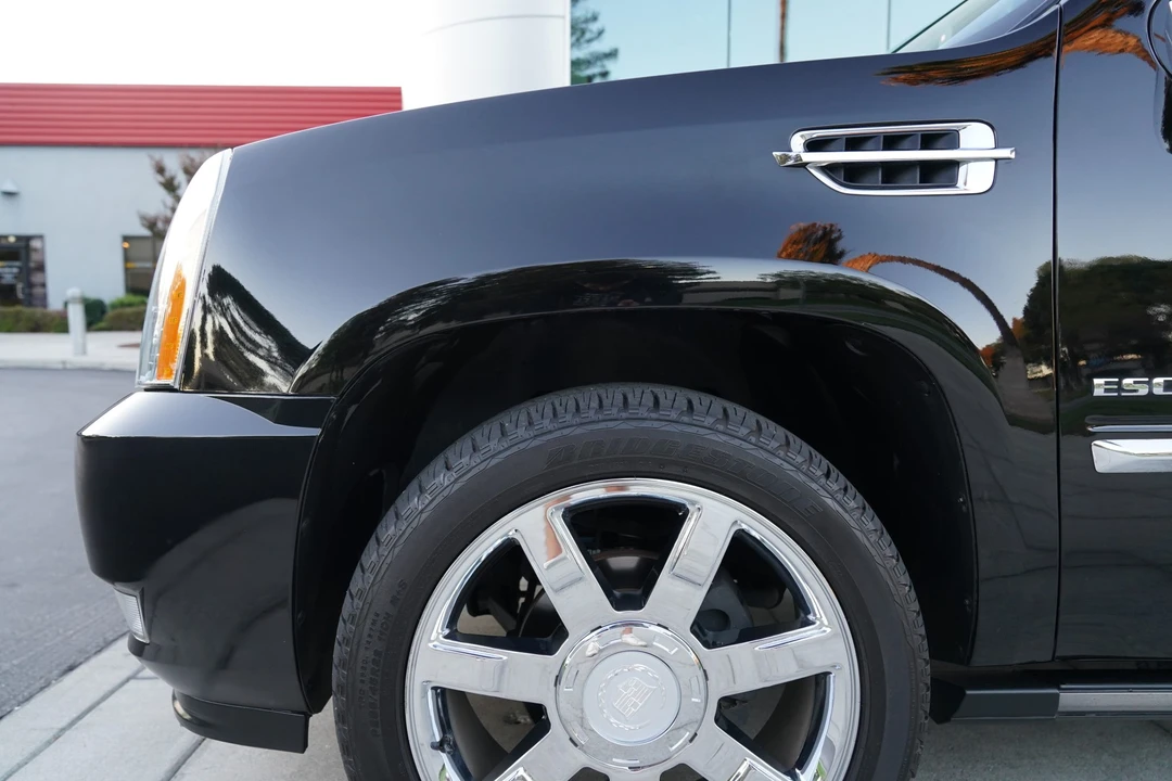 2011 Cadillac Escalade & EXT 3rd Gen - Image 29 of 31