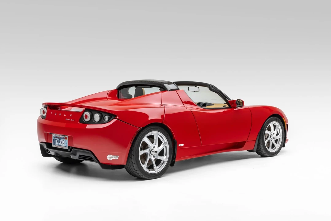 2011 Tesla Roadster - Image 13 of 31