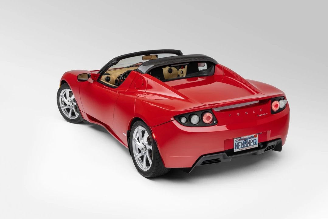 2011 Tesla Roadster - Image 10 of 31