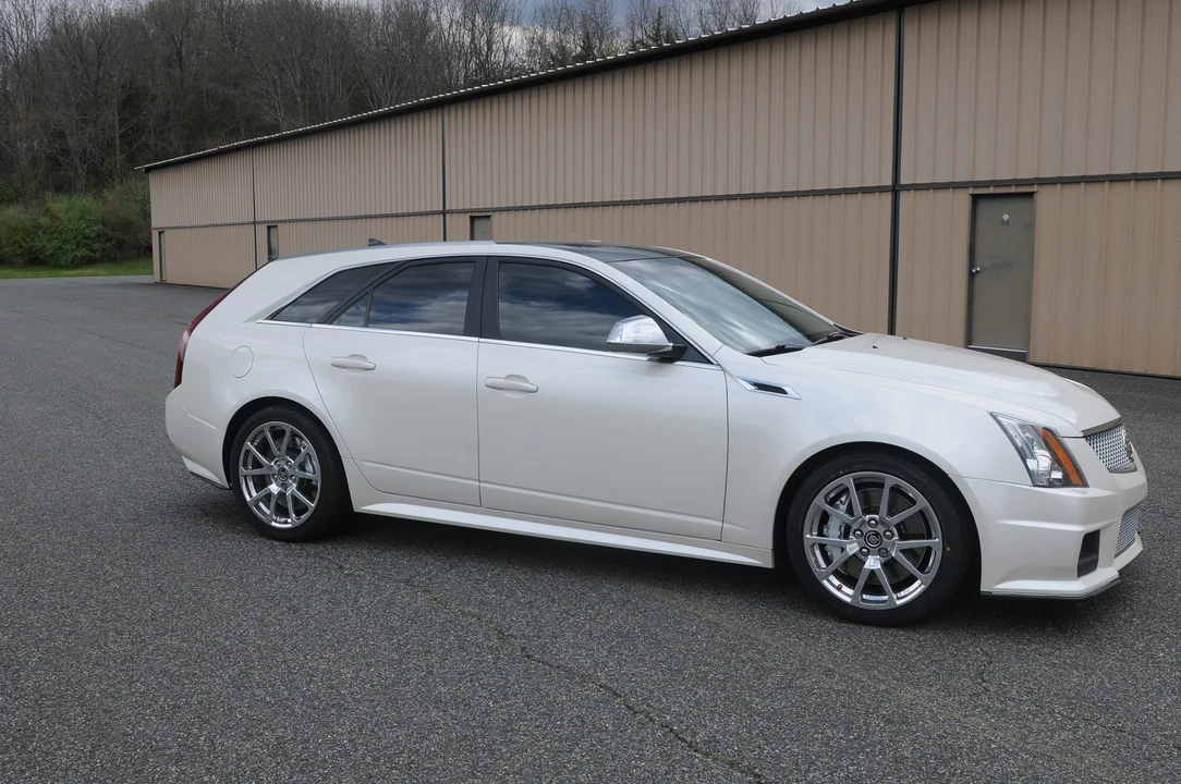 2013 Cadillac CTS-V 2nd Gen - Image 2 of 31