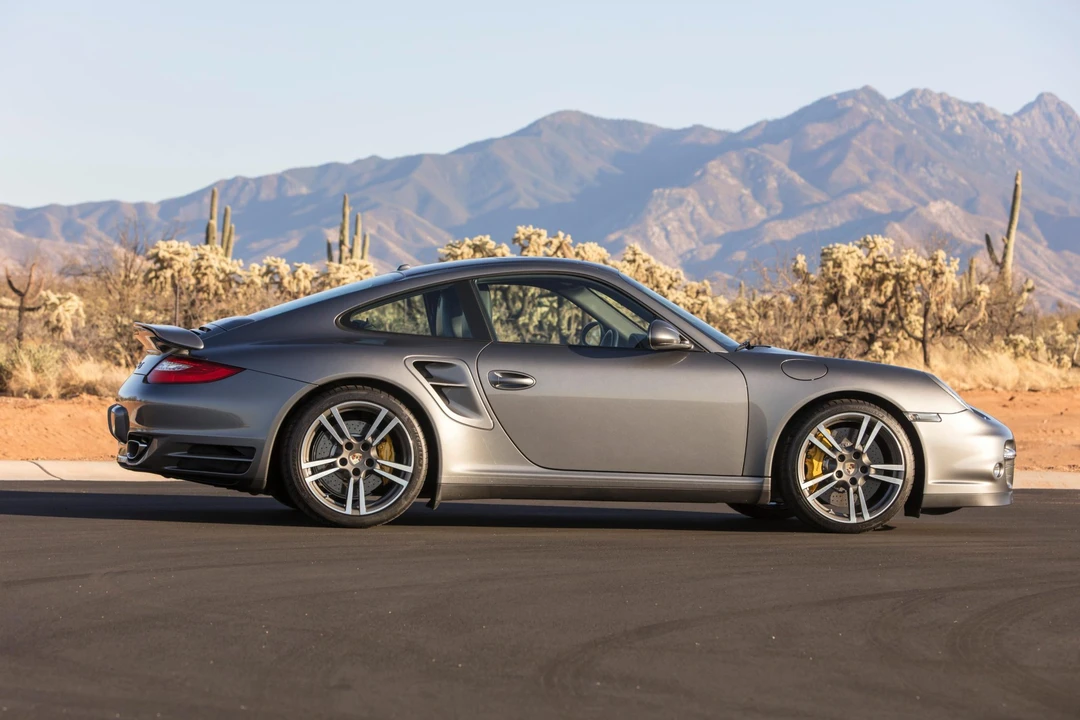 2013 Porsche 997 Turbo - Image 16 of 31